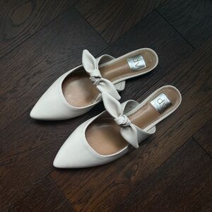 Dolce Vita Cream Flats / Mules